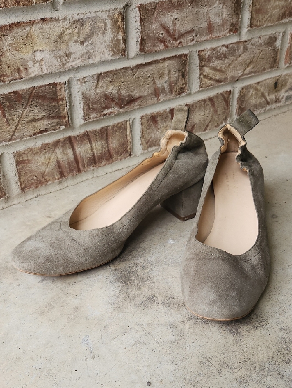 Everlane Day Heel in Olive Suede, Size 8.5